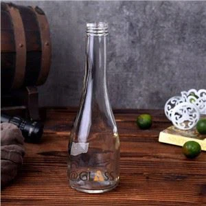 Mini vodka flaska med skruvlock